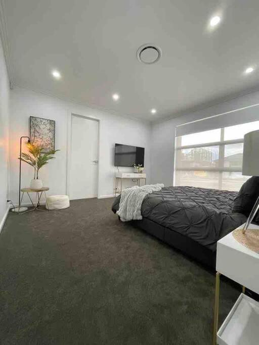 Neat 4 Bedroom In Catherine Fields Narellan Bagian luar foto