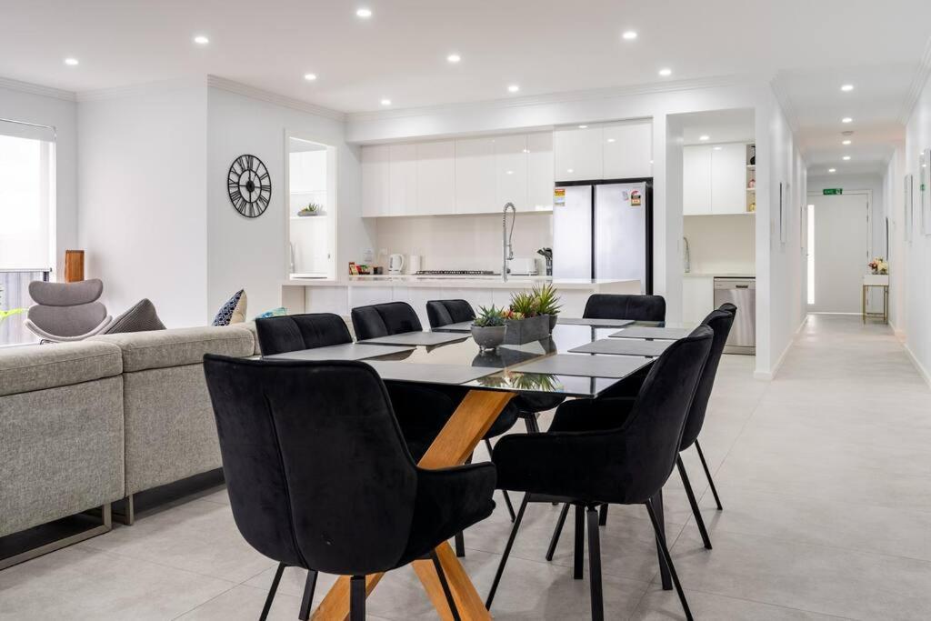 Neat 4 Bedroom In Catherine Fields Narellan Bagian luar foto