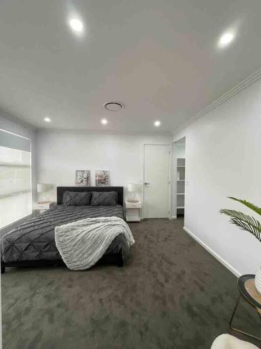 Neat 4 Bedroom In Catherine Fields Narellan Bagian luar foto