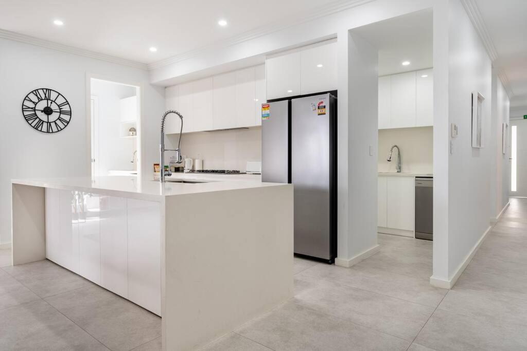 Neat 4 Bedroom In Catherine Fields Narellan Bagian luar foto