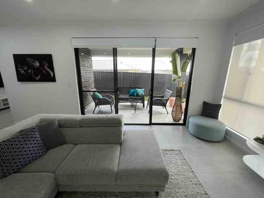 Neat 4 Bedroom In Catherine Fields Narellan Bagian luar foto