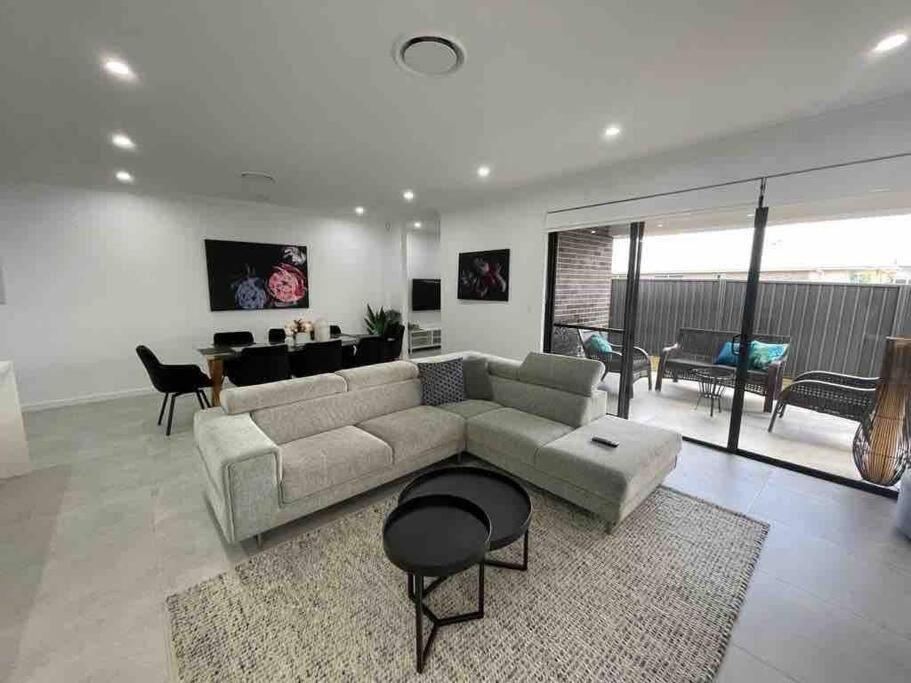 Neat 4 Bedroom In Catherine Fields Narellan Bagian luar foto