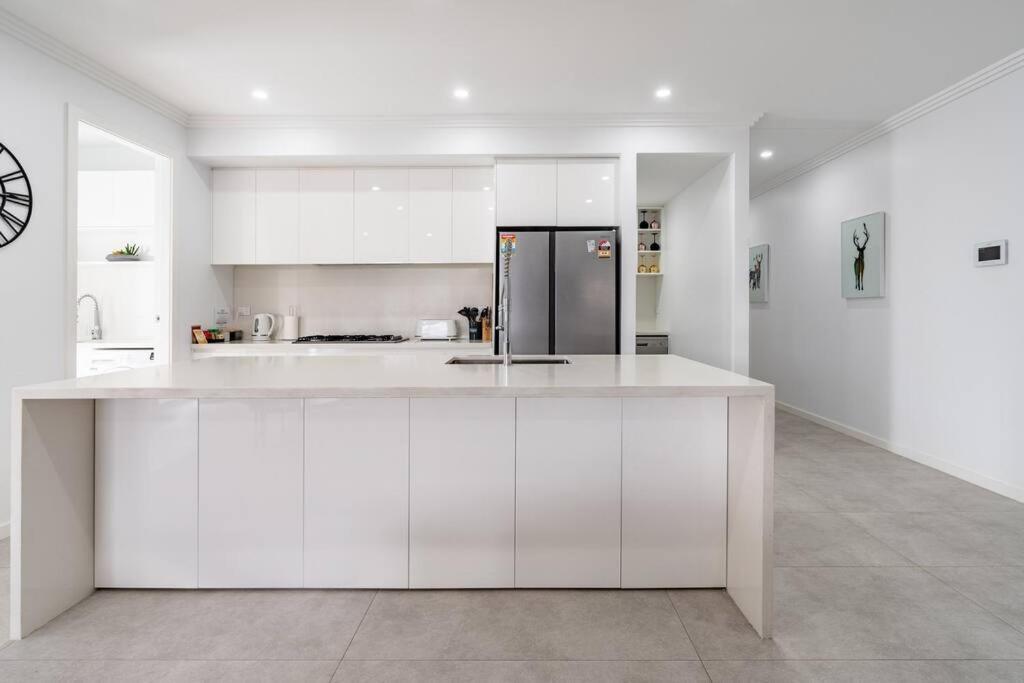 Neat 4 Bedroom In Catherine Fields Narellan Bagian luar foto