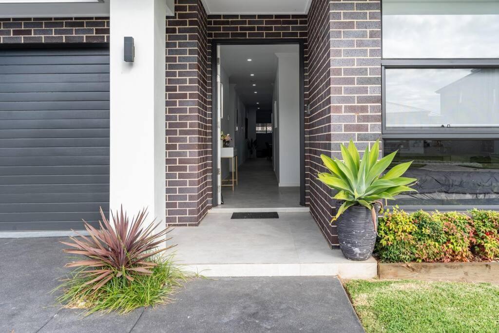 Neat 4 Bedroom In Catherine Fields Narellan Bagian luar foto